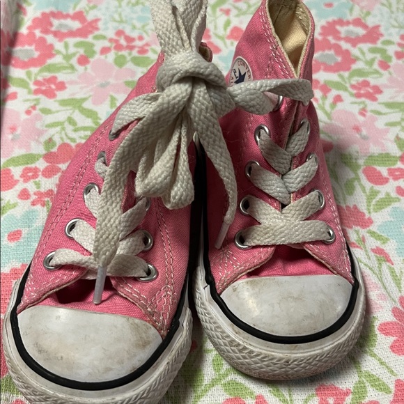 Vintage  Pink Converse High Top Chuck Taylor Toddler  Shoes! - Picture 13 of 14